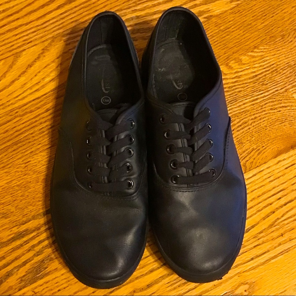 Non-slip black shoes